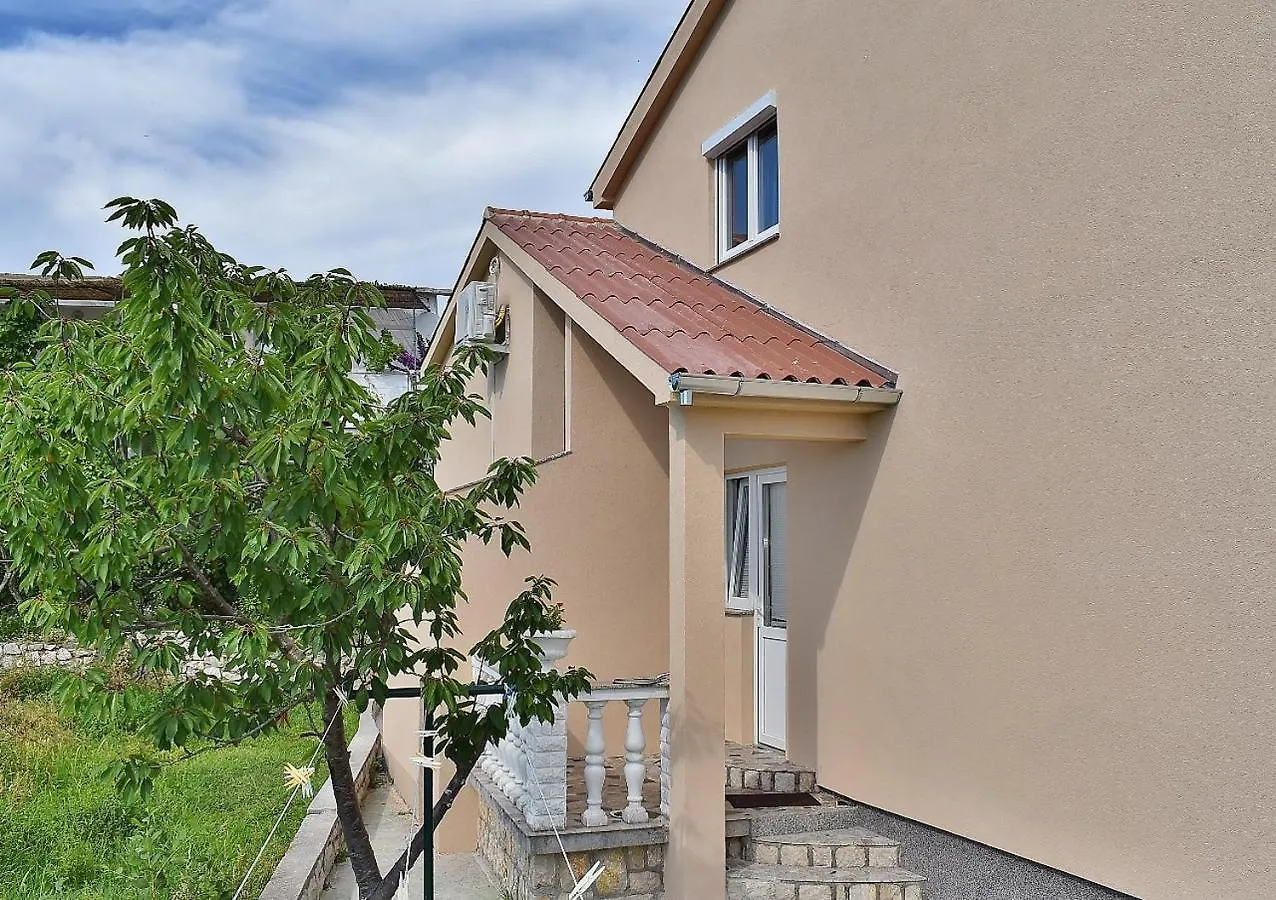 Apartmani Danijela Lopar 0*,